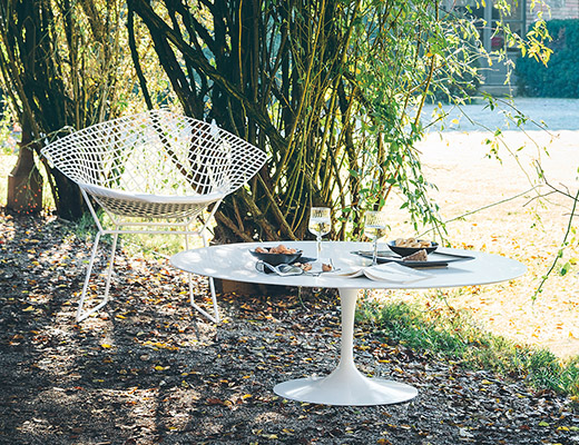 Knoll Saarinen Coffee Table and Bertoia Diamond Chair