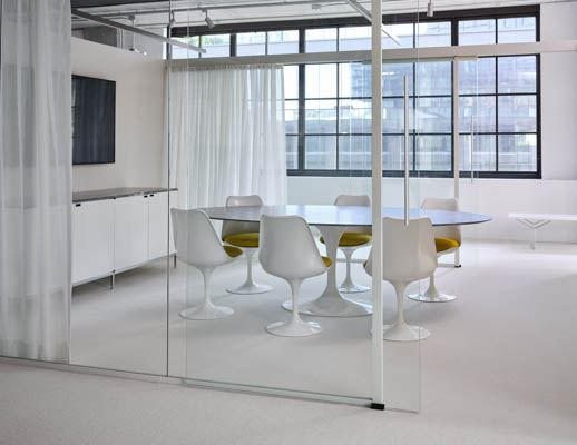 Saarinen Tulip Chairs Saarinen Dining Table Florence Knoll Credenza 