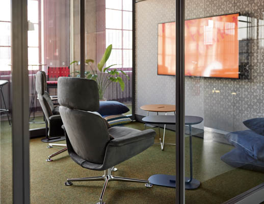 Design Days 2021 kn02 chair relate side table rockwell unscripted occasional table knoll at fulton market breakout booths